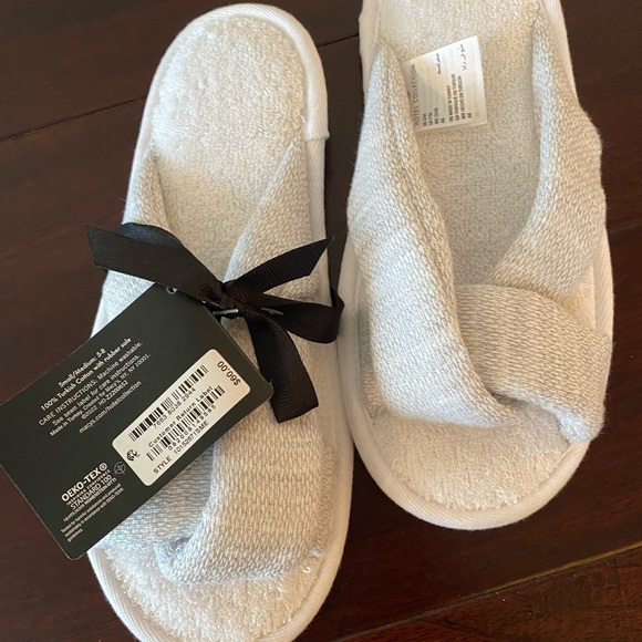 slippers size small 5-8 color - silver - Picture 3 of 3